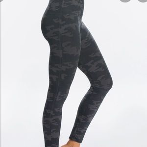 GUC Spanx seamless look at me know leggings.